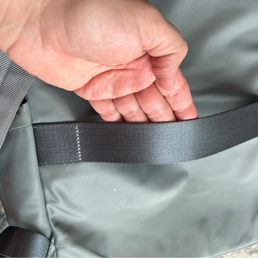 Lululemon Everyday Backpack 2.0 23L. In sage gray - Picture 10 of 13